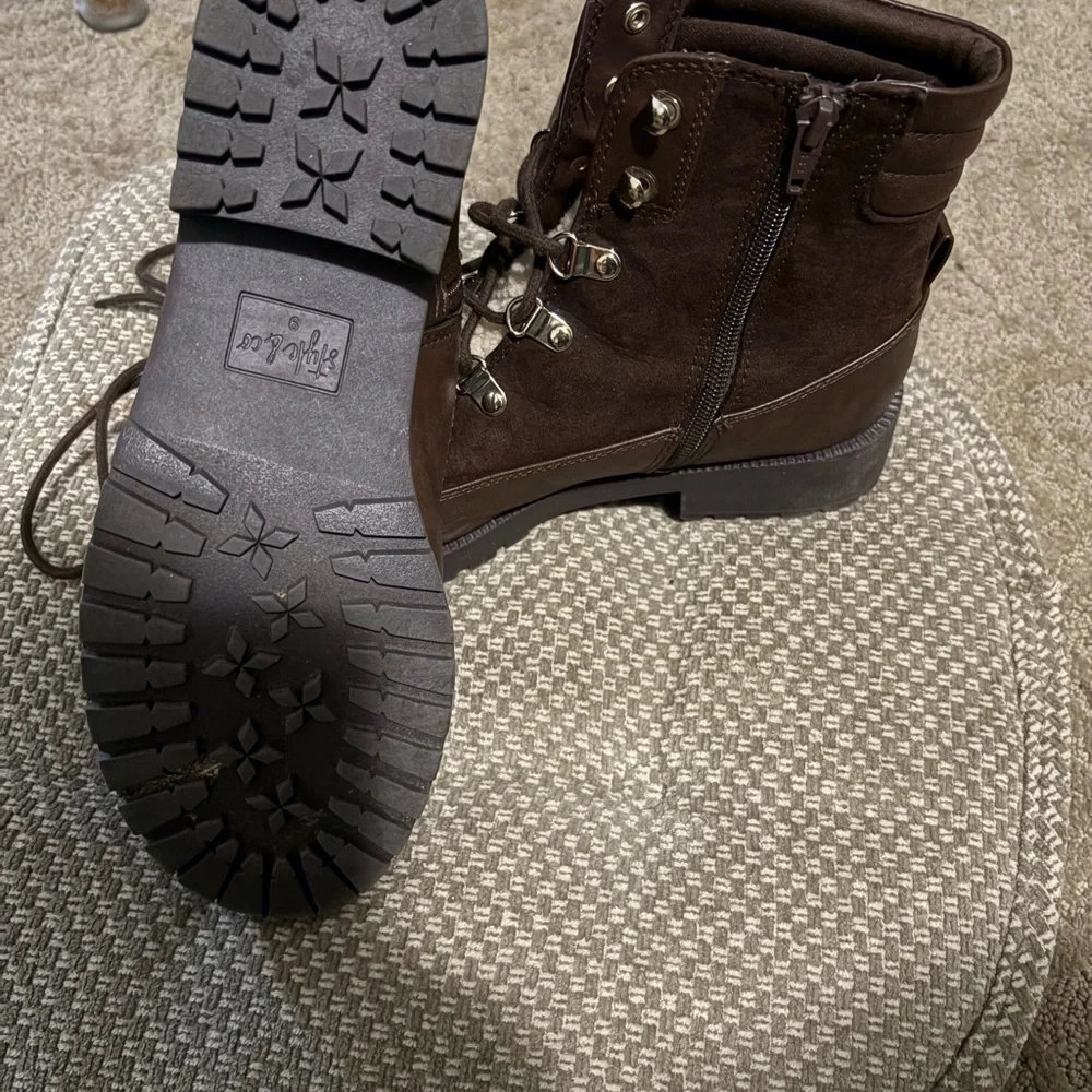 Women's Brown Lace-Up Boots - Picture 2 of 2